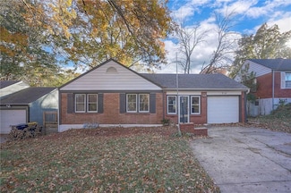 9 W Pocahontas Ln, Kansas City, MO 64114