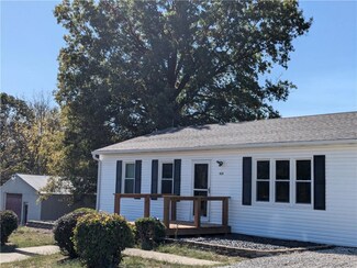919 S State Route J, Peculiar, MO 64078