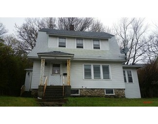 211 Hamilton St, Worcester, MA 01604