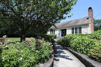 8 Hazel Rd, Port Washington, NY 11050