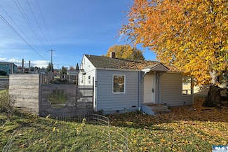 938 E 6th St, Port Angeles, WA 98362