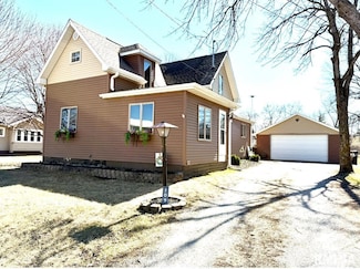 109 Main St, Charlotte, IA 52731