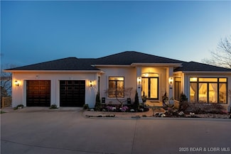 820 Palisades Dr, Village of Four Seasons, MO 65049