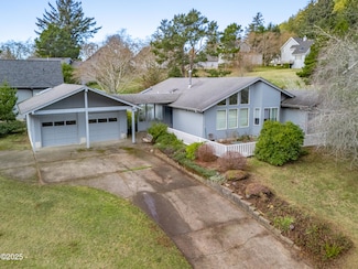 341 Combs Cir, Yachats, OR 97498