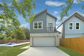953 Ringold St, Houston, TX 77088