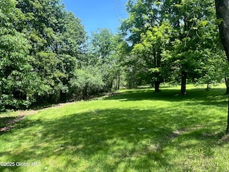 39 Tybush Ln, Brunswick, NY 12180
