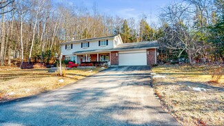 18 Hillview Ln, Lewiston, ME 04240