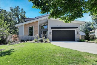 2705 W 74th St, Prairie Village, KS 66208