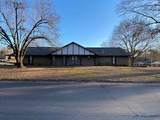 1400 Holly St, Nashville, AR 71852