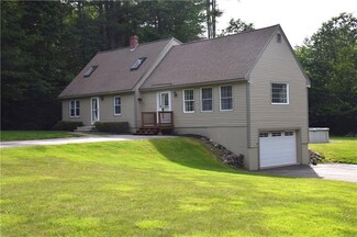 15 Woodridge Dr, Buxton, ME 04093