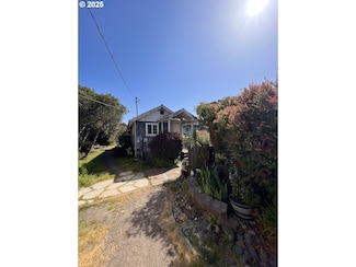 4576 Foulweather St, Florence, OR 97439