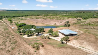 2220 Fm 1343, Devine, TX 78016
