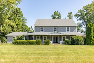 7372 Deerfield Dr, Greenfield, IN 46140