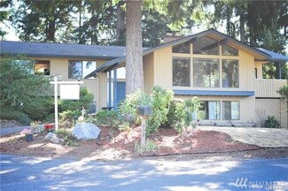 880 NE Rimrock Dr, Bremerton, WA 98311