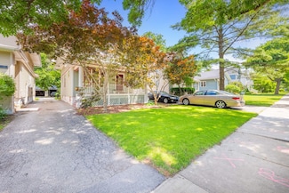 215 North Ave, Naperville, IL 60540