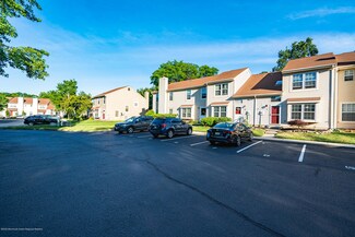 10 Alameda Ct, Eatontown, NJ 07724