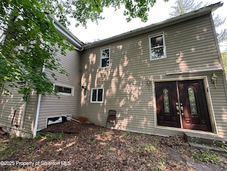 439 Old Union Rd, Equinunk, PA 18417