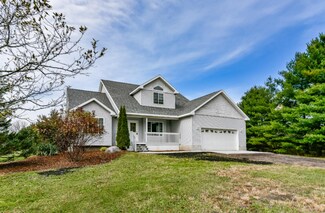 7981 Hartel Rd, Grand Ledge, MI 48837