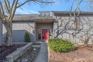 716 Old Barn Rd Unit C, Lake Barrington, IL 60010