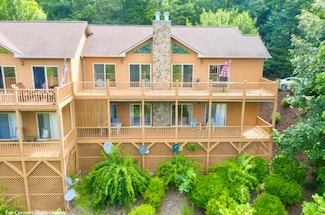 50 Pine Bluff, Whittier, NC 28789