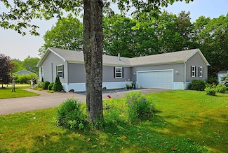 8 Fieldstone Dr, Lyman, ME 04002