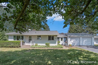 7080 Pine Island Dr NE, Comstock Park, MI 49321