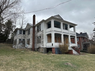 15 5th St NE, Pulaski, VA 24301
