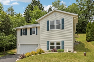 34116 Valley Dr, Burlington, WI 53105