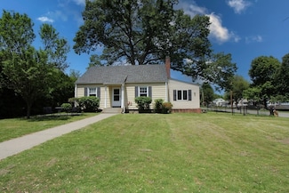 1 Stratford Rd, Holyoke, MA 01040