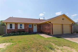713 Wilkinson Dr, Moore, OK 73160