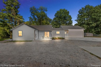 5771 Gratiot Ave, Saint Clair, MI 48079