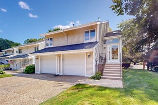 101 Centre Ln Unit 101, Walpole, MA 02081
