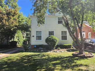 1419 Roslyn Rd, Grosse Pointe Woods, MI 48236