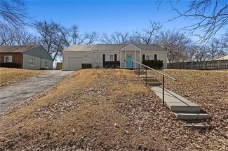 5 E Navajo Ln, Kansas City, MO 64114