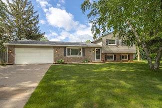 3155 Walnut Grove Ln N, Plymouth, MN 55447