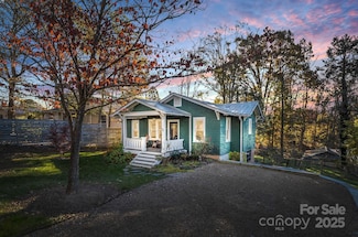 96 Thomas St, Brevard, NC 28712