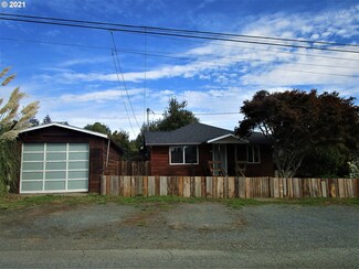 723 Bender St, Myrtle Point, OR 97458