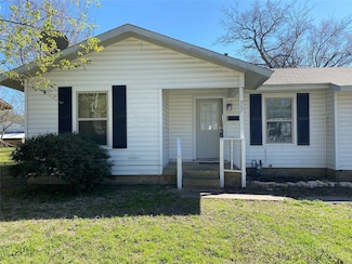 907 W 8th St, Bonham, TX 75418