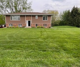 430 Split Rail Ct, Valparaiso, IN 46385