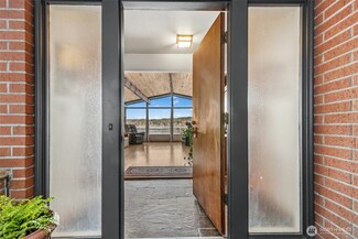 1818 W Lake Sammamish Pkwy SE, Bellevue, WA 98008