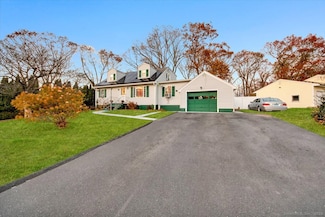 65 Clearview Dr, Bridgeport, CT 06606