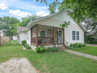 202 S Wood St, Cleburne, TX 76033