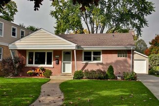 102 N Prospect Manor Ave, Mount Prospect, IL 60056