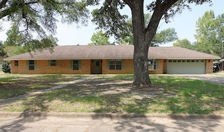 551 E Oak Ln, Nacogdoches, TX 75961