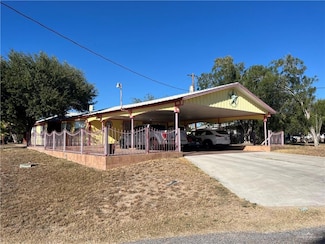 27 Las Palmas Rd, Zapata, TX 78076