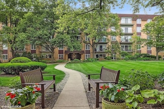 445 N Park Blvd Unit 3D, Glen Ellyn, IL 60137