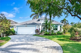 816 Mount Hood Ct, Naples, FL 34104