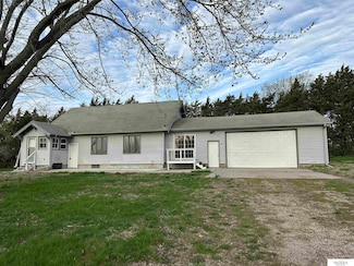 5042 E Sargent Rd, Beatrice, NE 68310