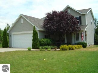 707 Ash St, Elk Rapids, MI 49629
