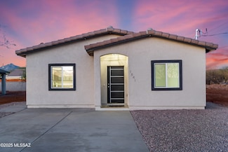 1841 Gardenias Ct, Rio Rico, AZ 85648